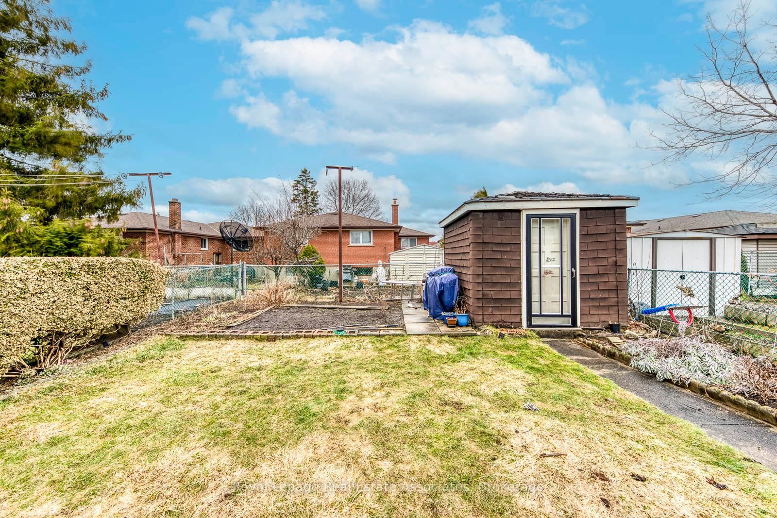 Semi-Detached House for sale at 37 Prouse Drive, Brampton, Ontario, L6V 3A3 - Brampton North - MLS: W12894338