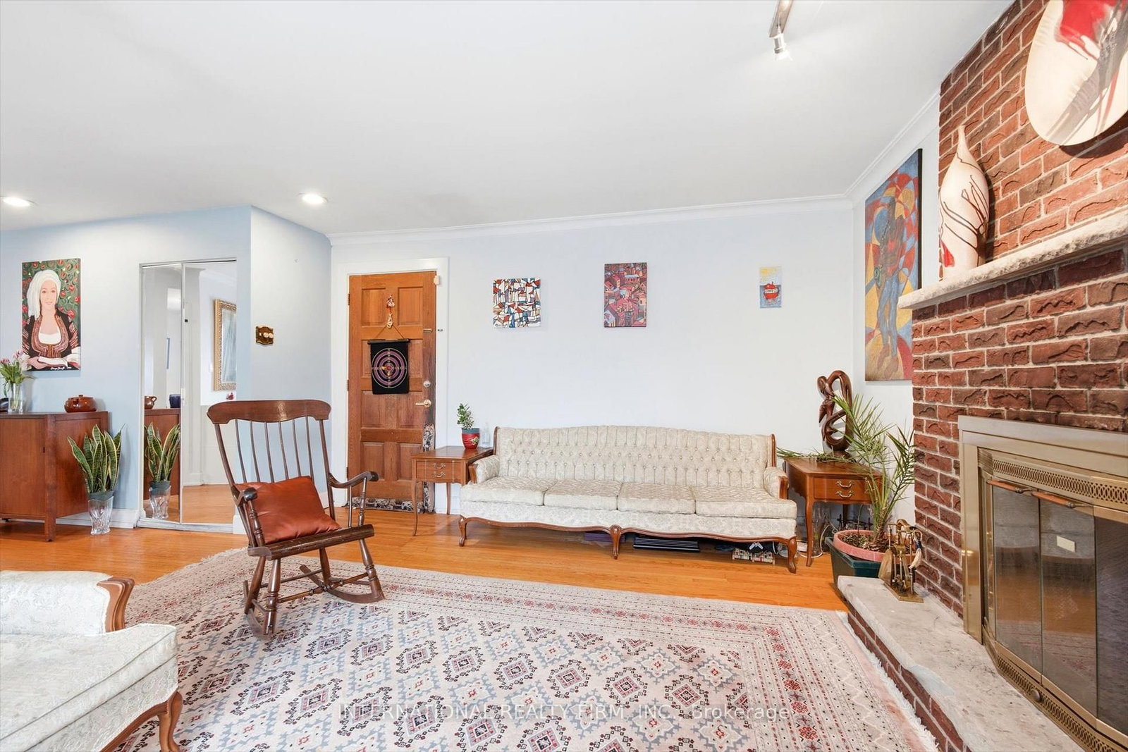 Listing Image 7