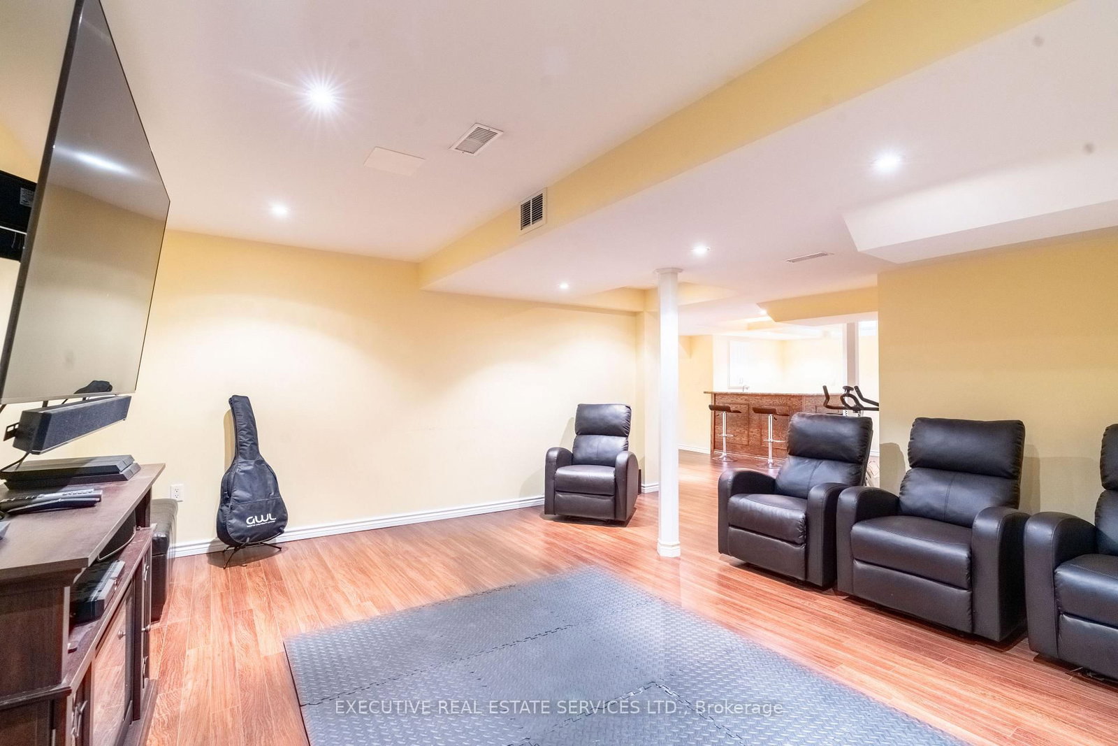 Detached House for sale at 20 Wetmeadow Drive, Brampton, Ontario, L7A 2T6 - Fletcher's Meadow - MLS: W12894490