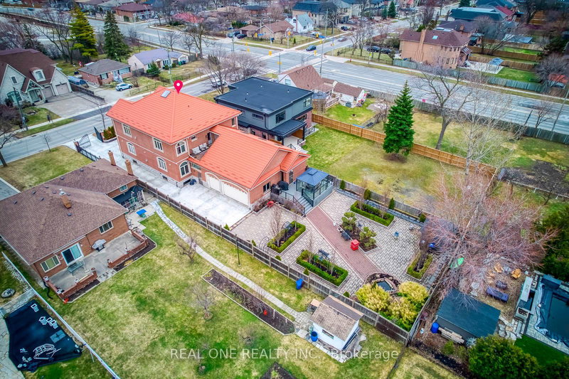 3480 Joan Dr, Mississauga, L5B 1T5 | Image 2