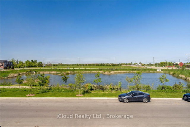 925 Hickory Crescent