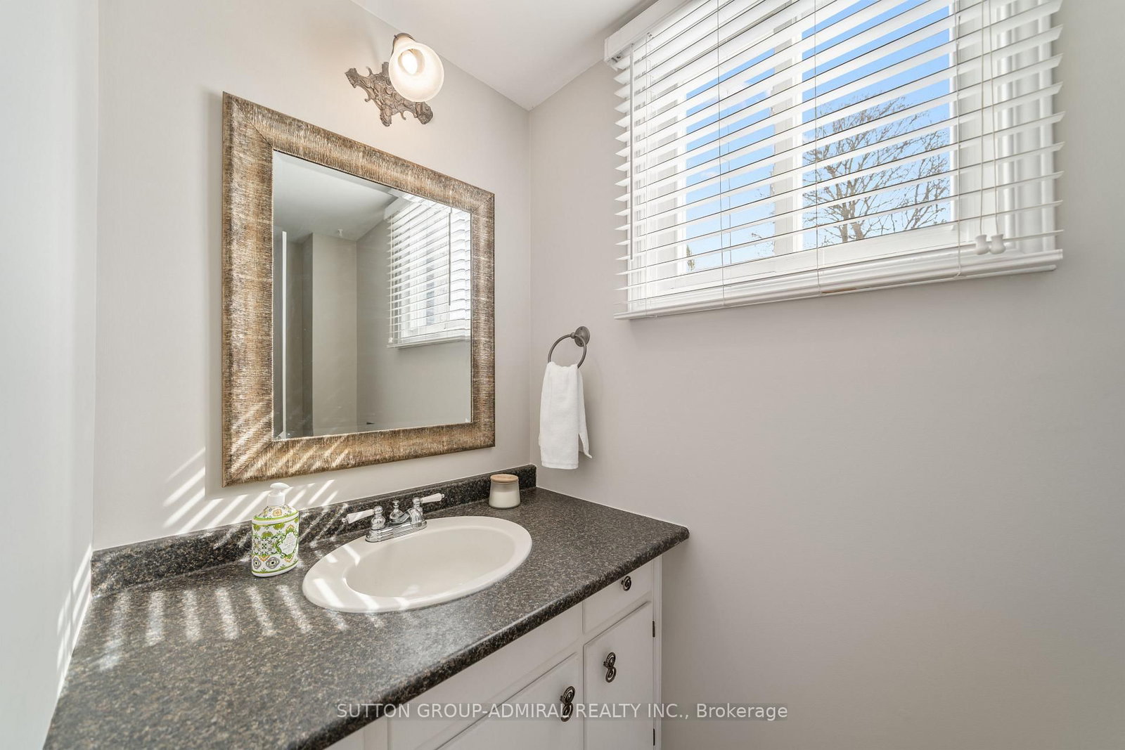 Detached House for sale at 195 Ridge Road, Caledon, Ontario, L7E 4V8 - Bolton West - MLS: W12894736