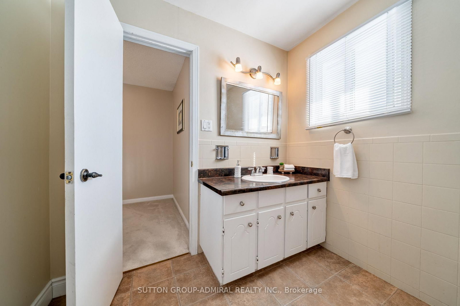 Detached House for sale at 195 Ridge Road, Caledon, Ontario, L7E 4V8 - Bolton West - MLS: W12894736