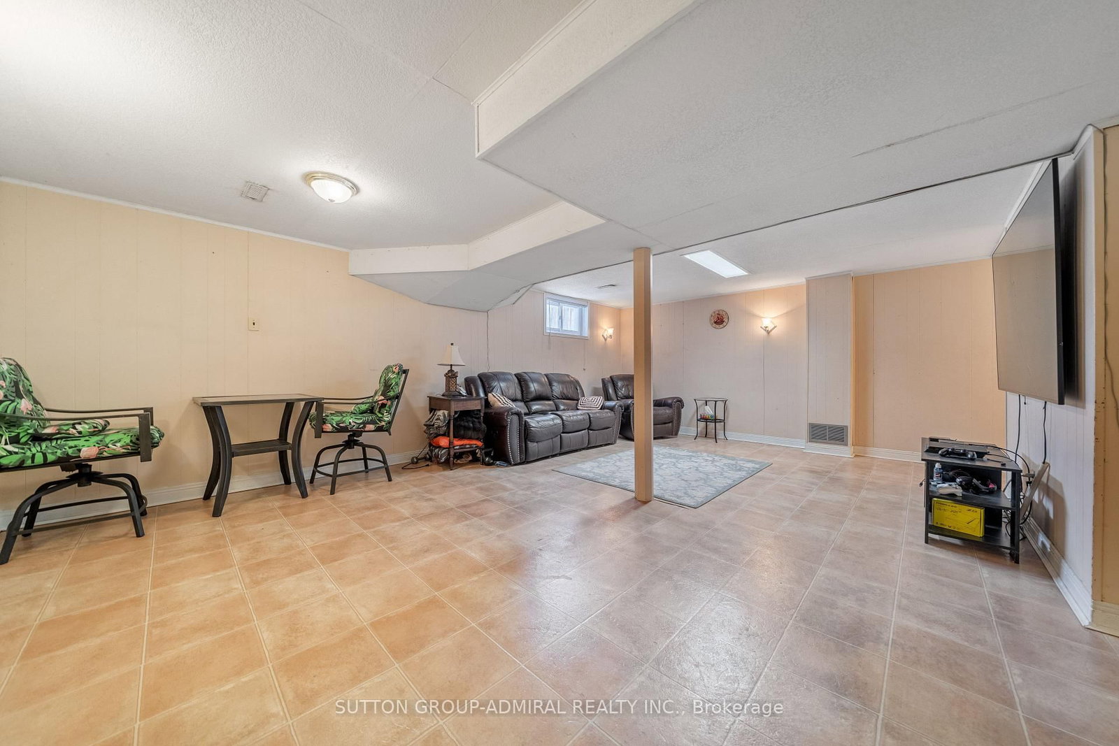 Detached House for sale at 195 Ridge Road, Caledon, Ontario, L7E 4V8 - Bolton West - MLS: W12894736