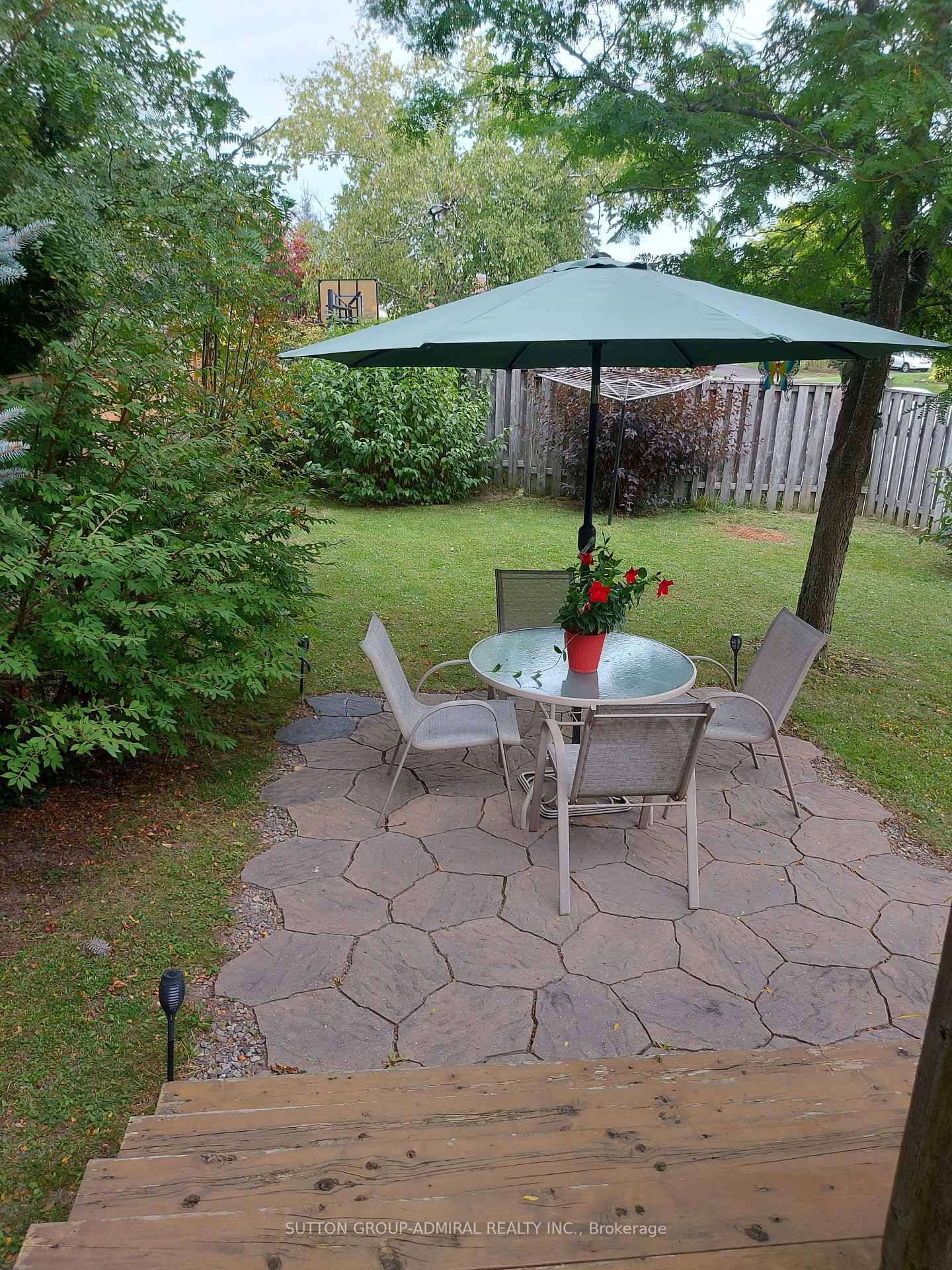 Detached House for sale at 195 Ridge Road, Caledon, Ontario, L7E 4V8 - Bolton West - MLS: W12894736