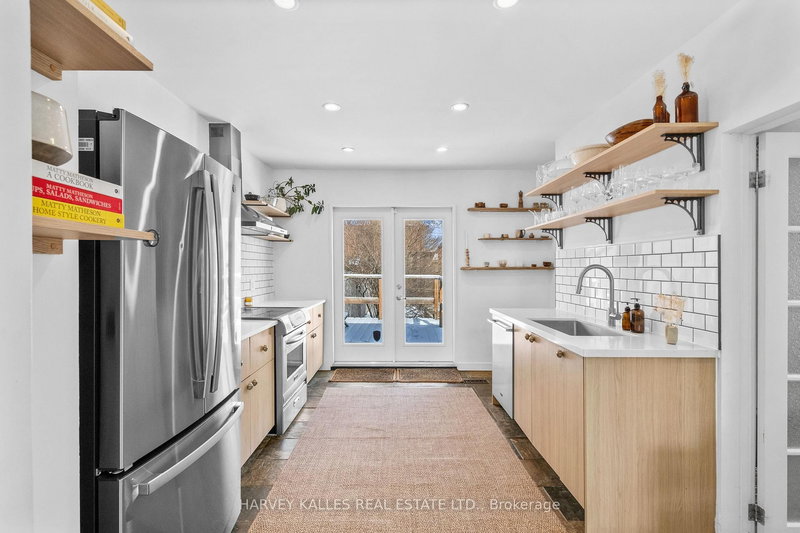 14 Manitoba St, Toronto, M8Y 1C7 | Image 3