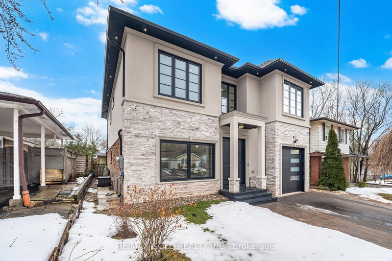 70 Mccraney St W, Oakville, L6H 1H4 | Image 2