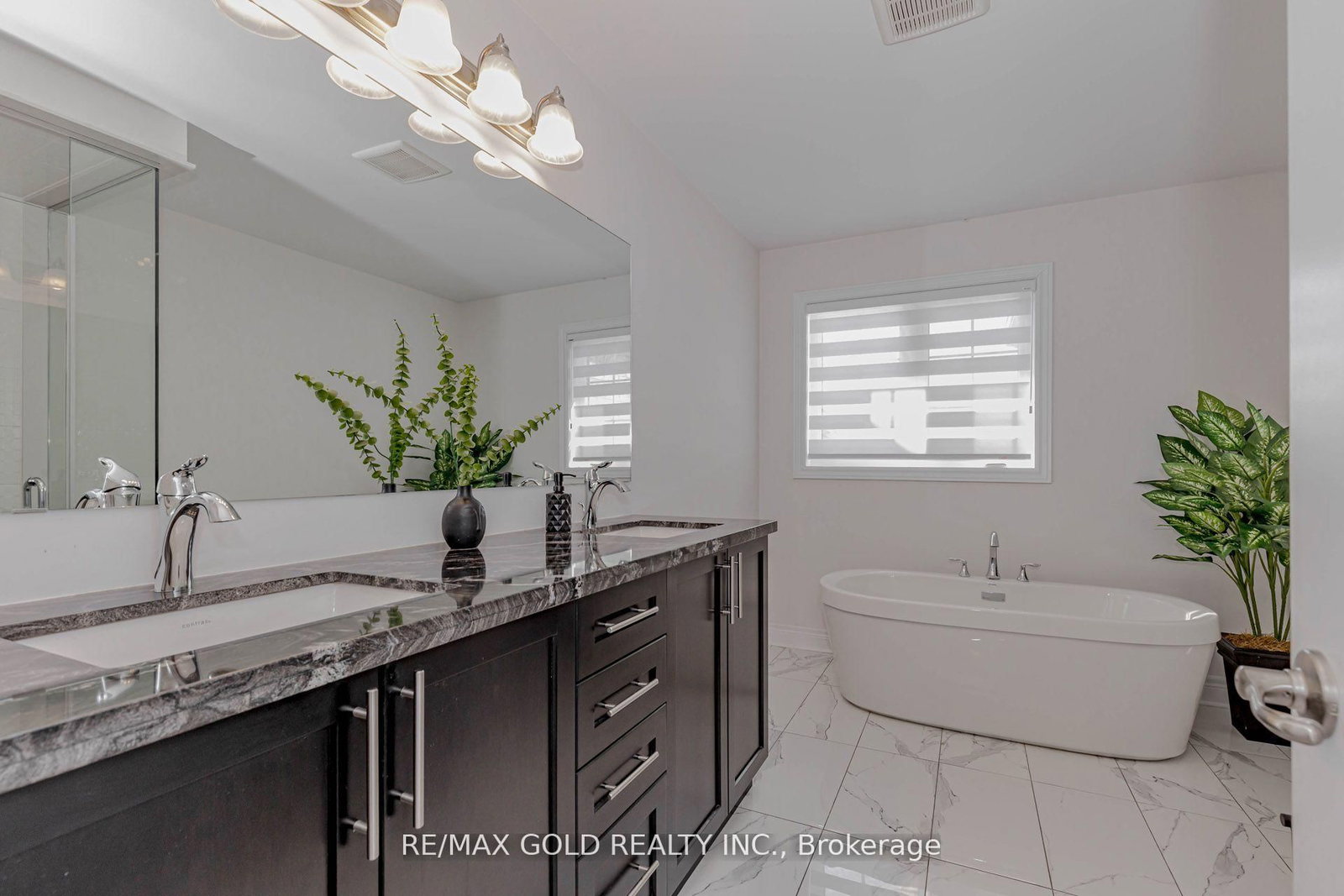 Detached House for sale at 18 Branigan Crescent, Halton Hills, Ontario, L7G 0N2 - Georgetown - MLS: W12895312