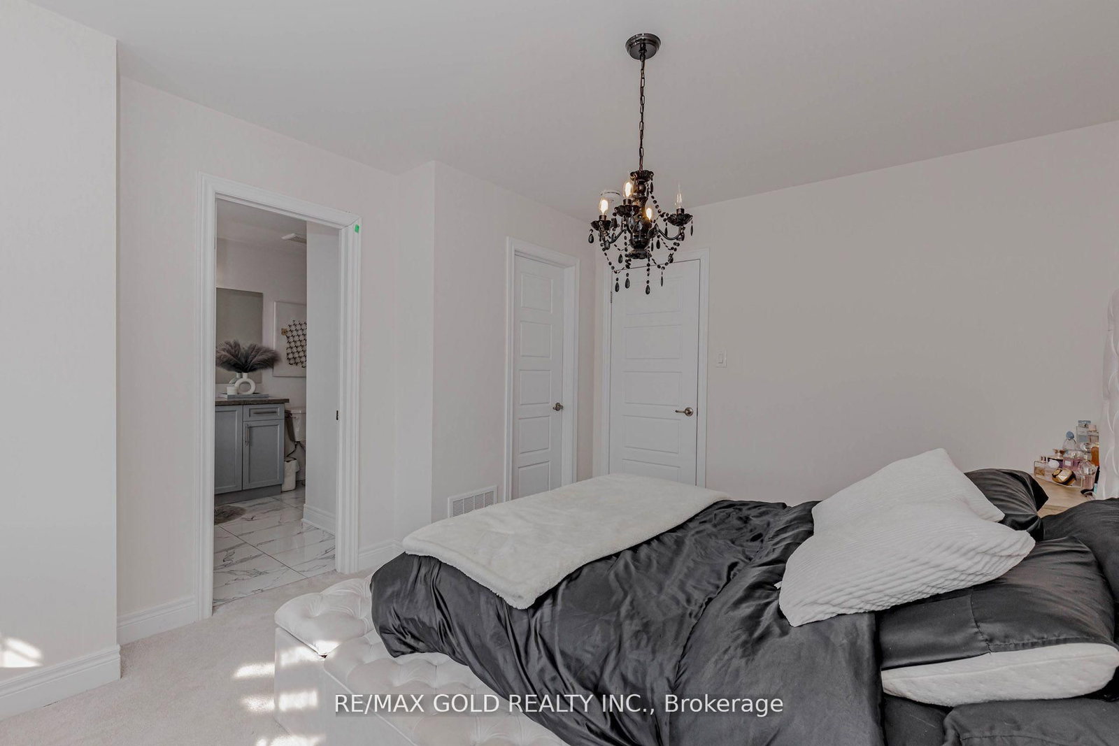 Detached House for sale at 18 Branigan Crescent, Halton Hills, Ontario, L7G 0N2 - Georgetown - MLS: W12895312