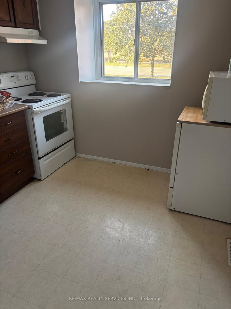 119 Moregate Cres, Brampton, L6S 3K9 | Image 3