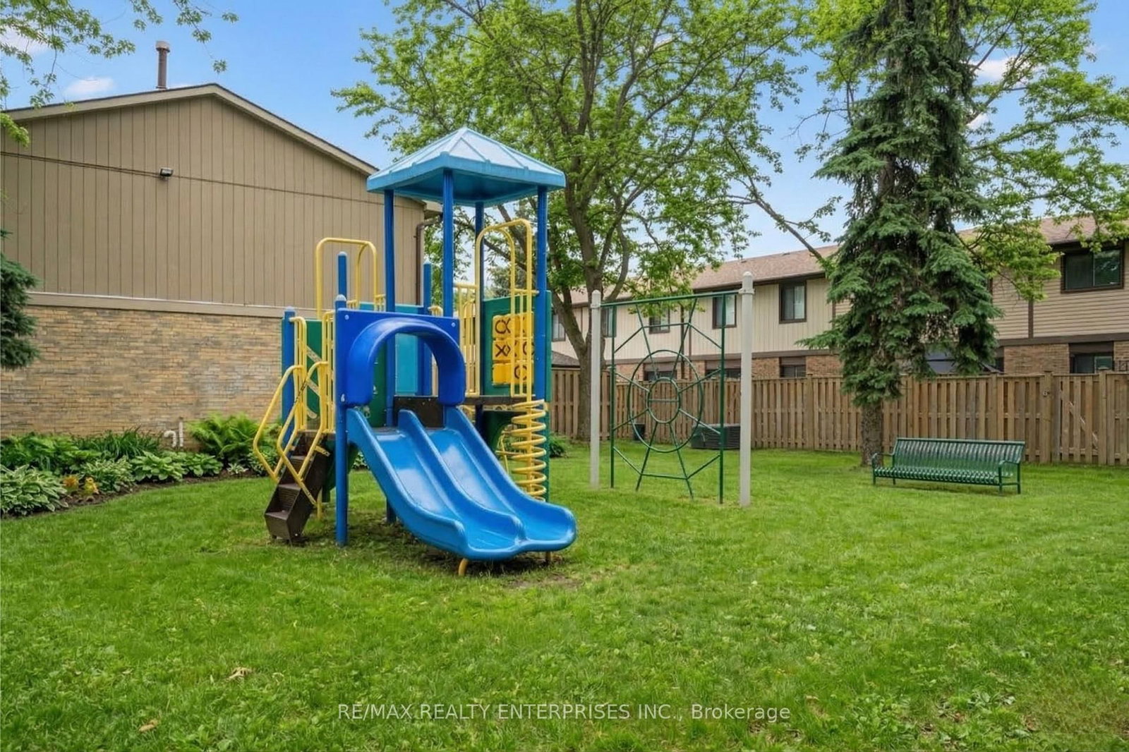 Townhouse for sale at 70-105 Hansen Road, Brampton, Ontario, L6V 3C9 - Madoc - MLS: W12895908