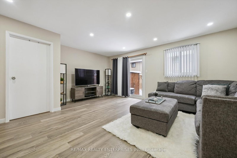 70 - 105 Hansen Rd N, Brampton, L6V 3C9 | Image 3