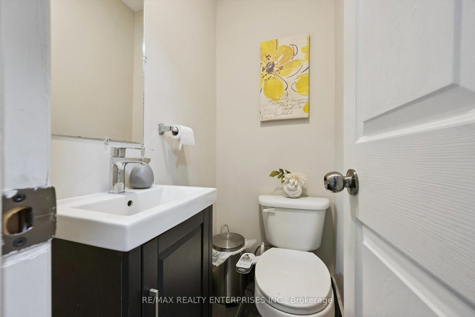 Townhouse for sale at 70-105 Hansen Road, Brampton, Ontario, L6V 3C9 - Madoc - MLS: W12895908