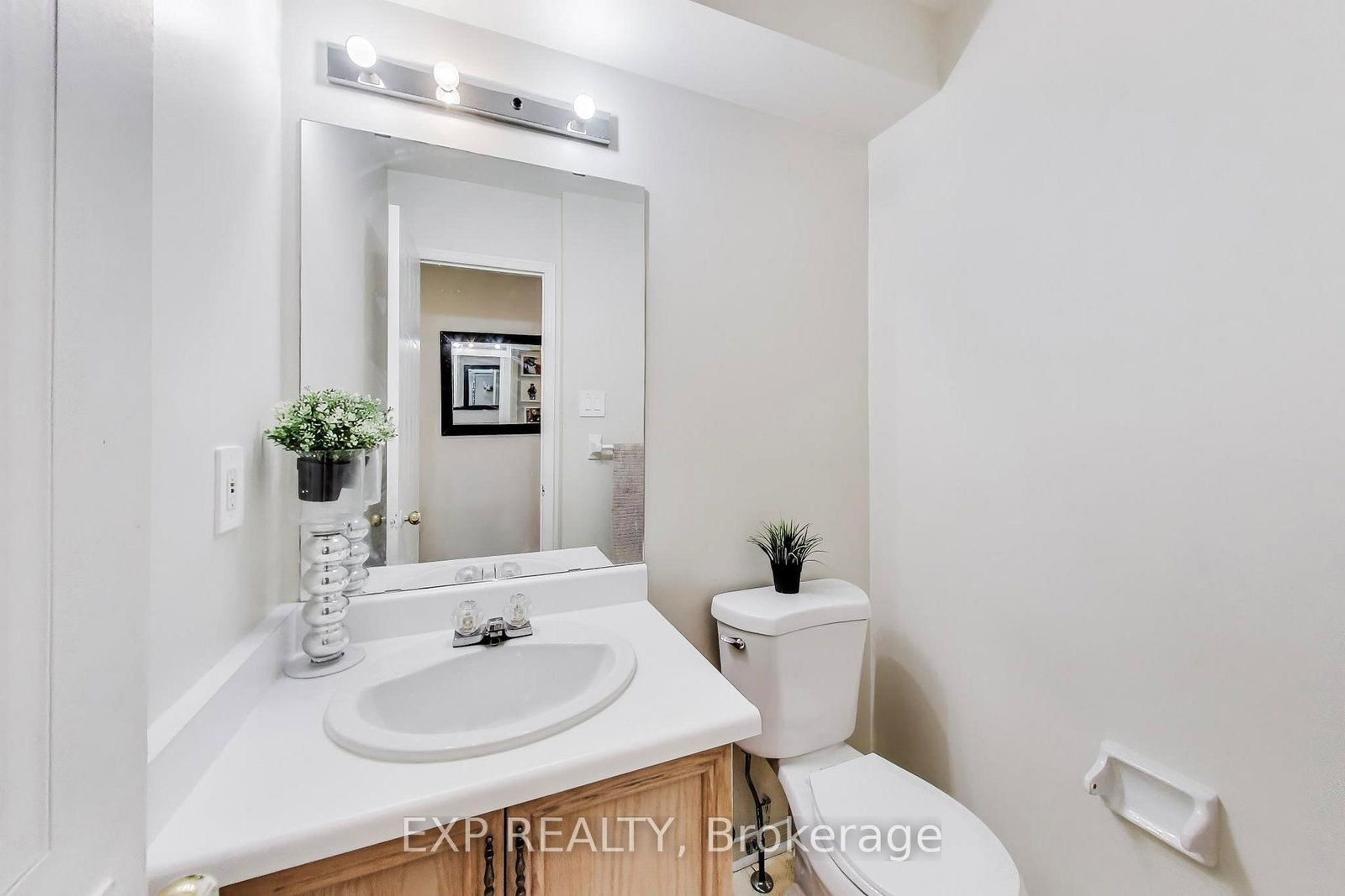 Townhouse for sale at 83 Wickstead Court, Brampton, Ontario, L6R 1N8 - Sandringham-Wellington - MLS: W12895974