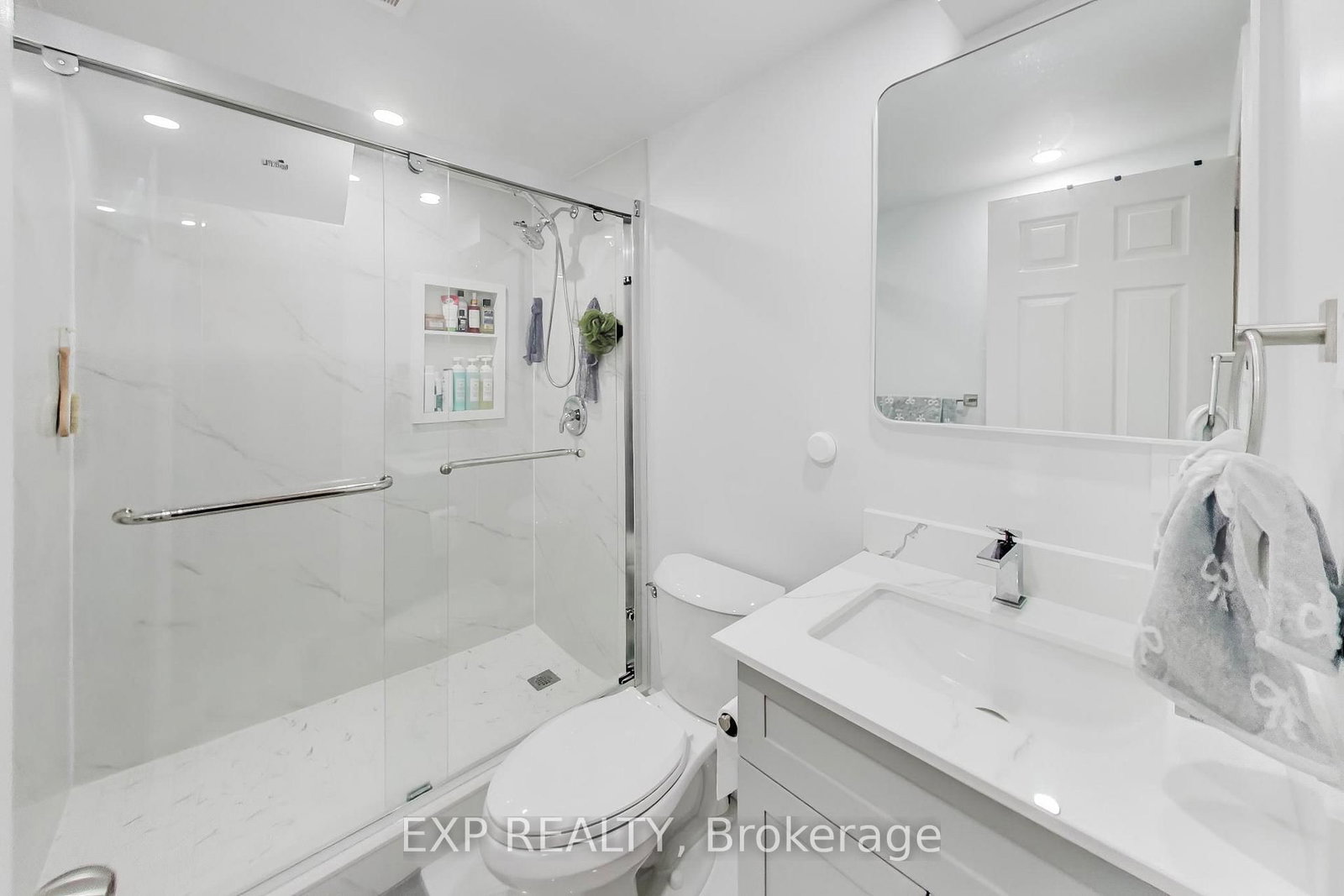 Townhouse for sale at 83 Wickstead Court, Brampton, Ontario, L6R 1N8 - Sandringham-Wellington - MLS: W12895974