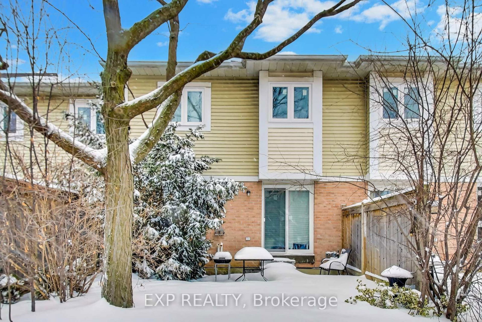 Townhouse for sale at 83 Wickstead Court, Brampton, Ontario, L6R 1N8 - Sandringham-Wellington - MLS: W12895974