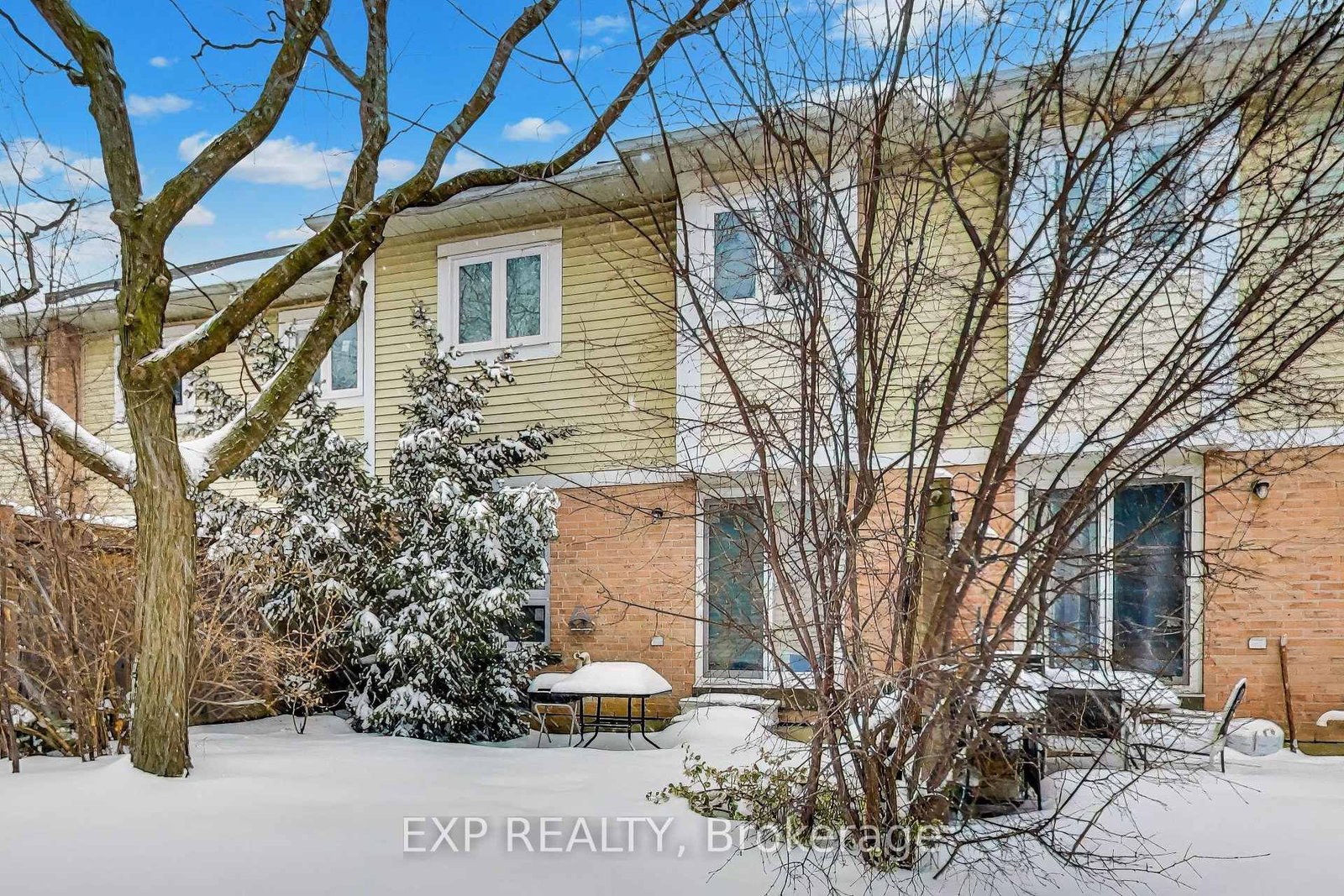 Townhouse for sale at 83 Wickstead Court, Brampton, Ontario, L6R 1N8 - Sandringham-Wellington - MLS: W12895974