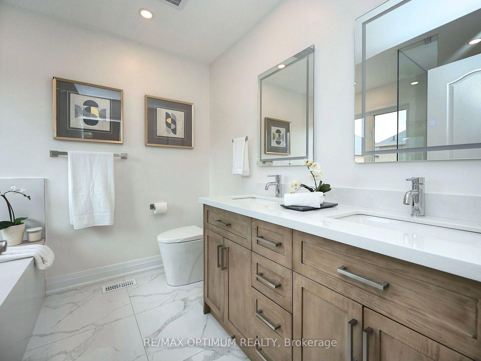 Detached House for sale at 28 Fallharvest Avenue, Brampton, Ontario, L6Y 0P2 - Bram West - MLS: W12896156