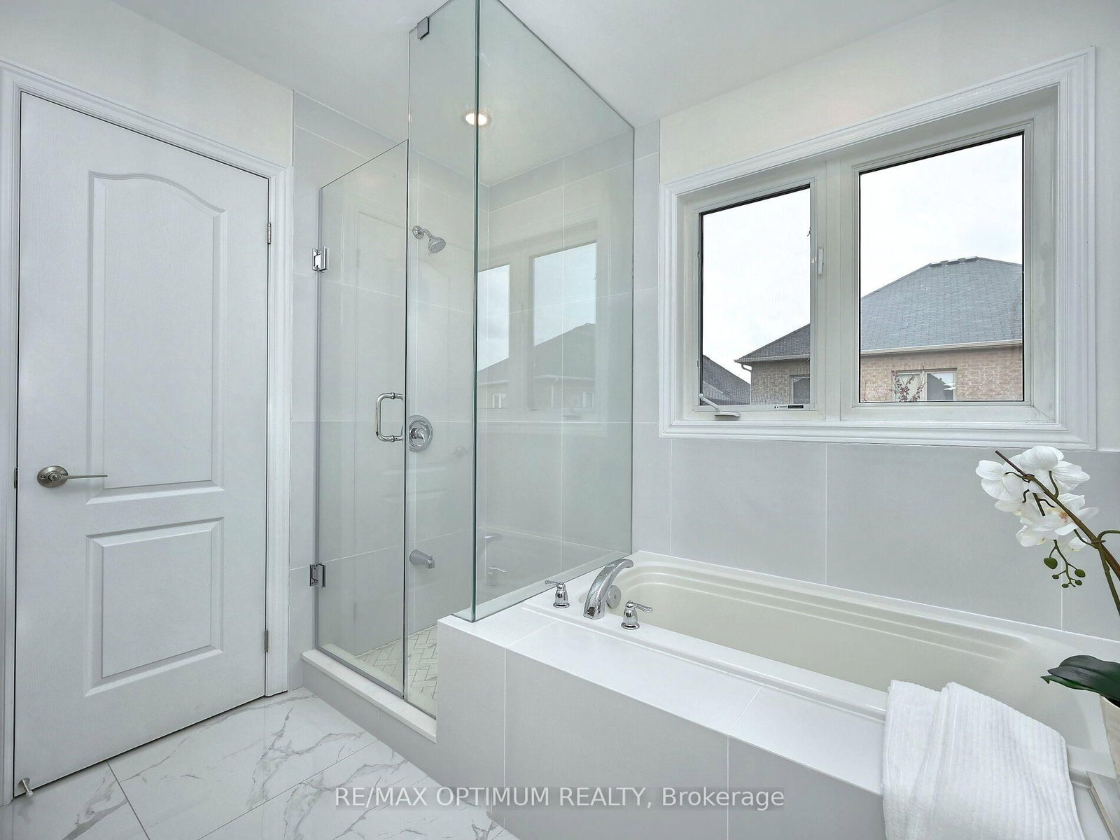 Detached House for sale at 28 Fallharvest Avenue, Brampton, Ontario, L6Y 0P2 - Bram West - MLS: W12896156