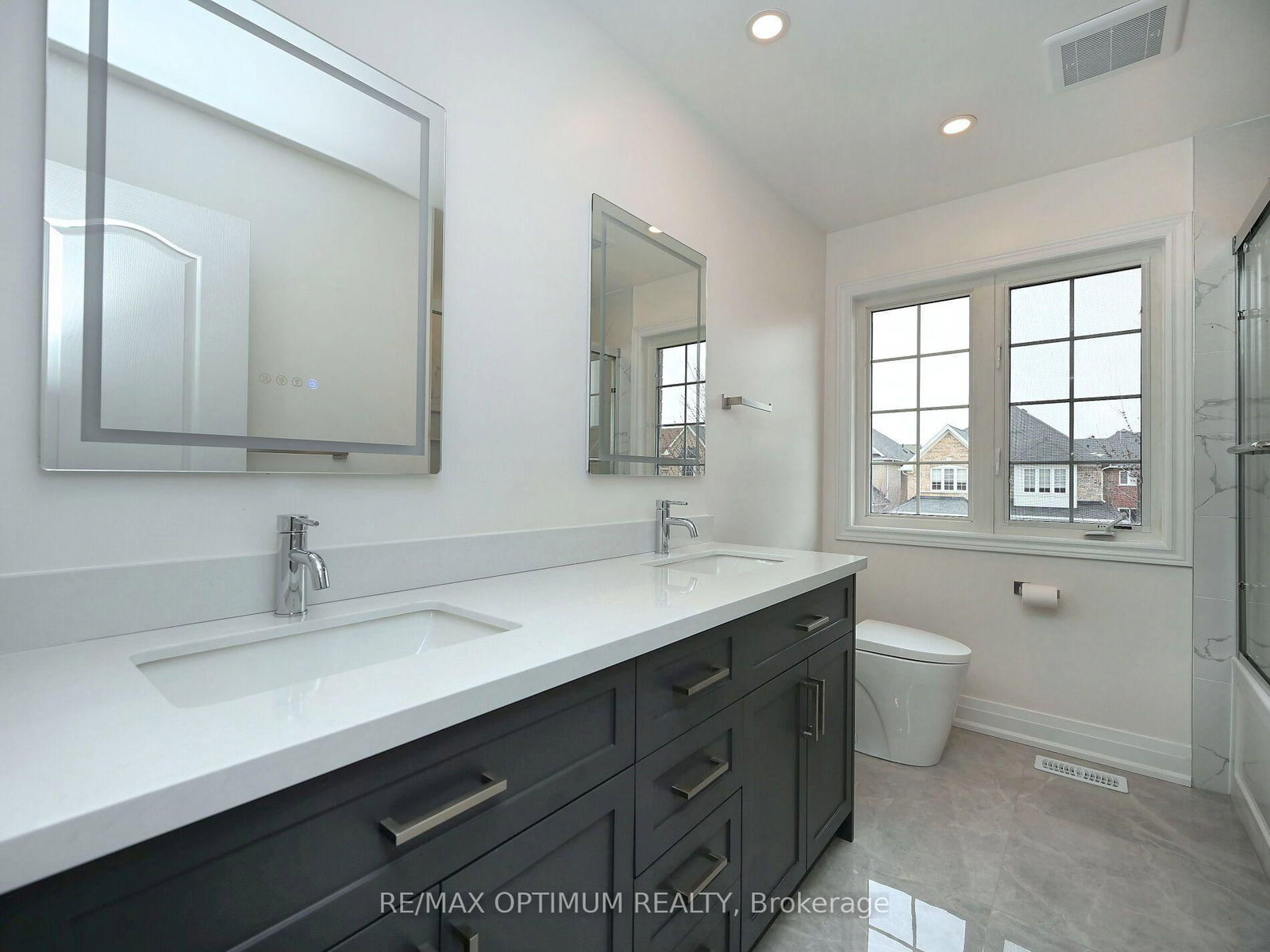 Detached House for sale at 28 Fallharvest Avenue, Brampton, Ontario, L6Y 0P2 - Bram West - MLS: W12896156