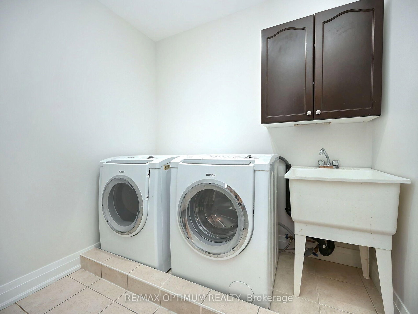 Detached House for sale at 28 Fallharvest Avenue, Brampton, Ontario, L6Y 0P2 - Bram West - MLS: W12896156