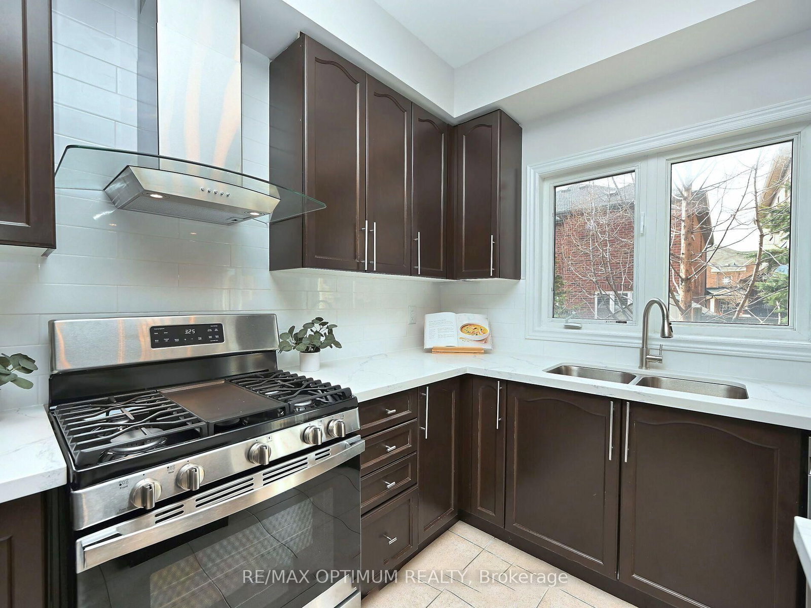 Detached House for sale at 28 Fallharvest Avenue, Brampton, Ontario, L6Y 0P2 - Bram West - MLS: W12896156