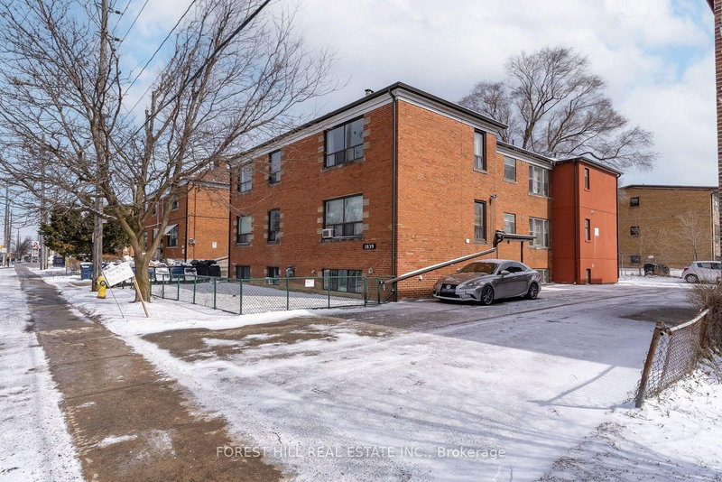 home for lease on 6-2839 Keele Street