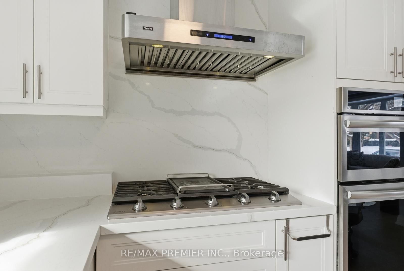 Detached House for sale at 368 Lees Lane, Oakville, Ontario, L6L 4S5 - West - MLS: W12896508