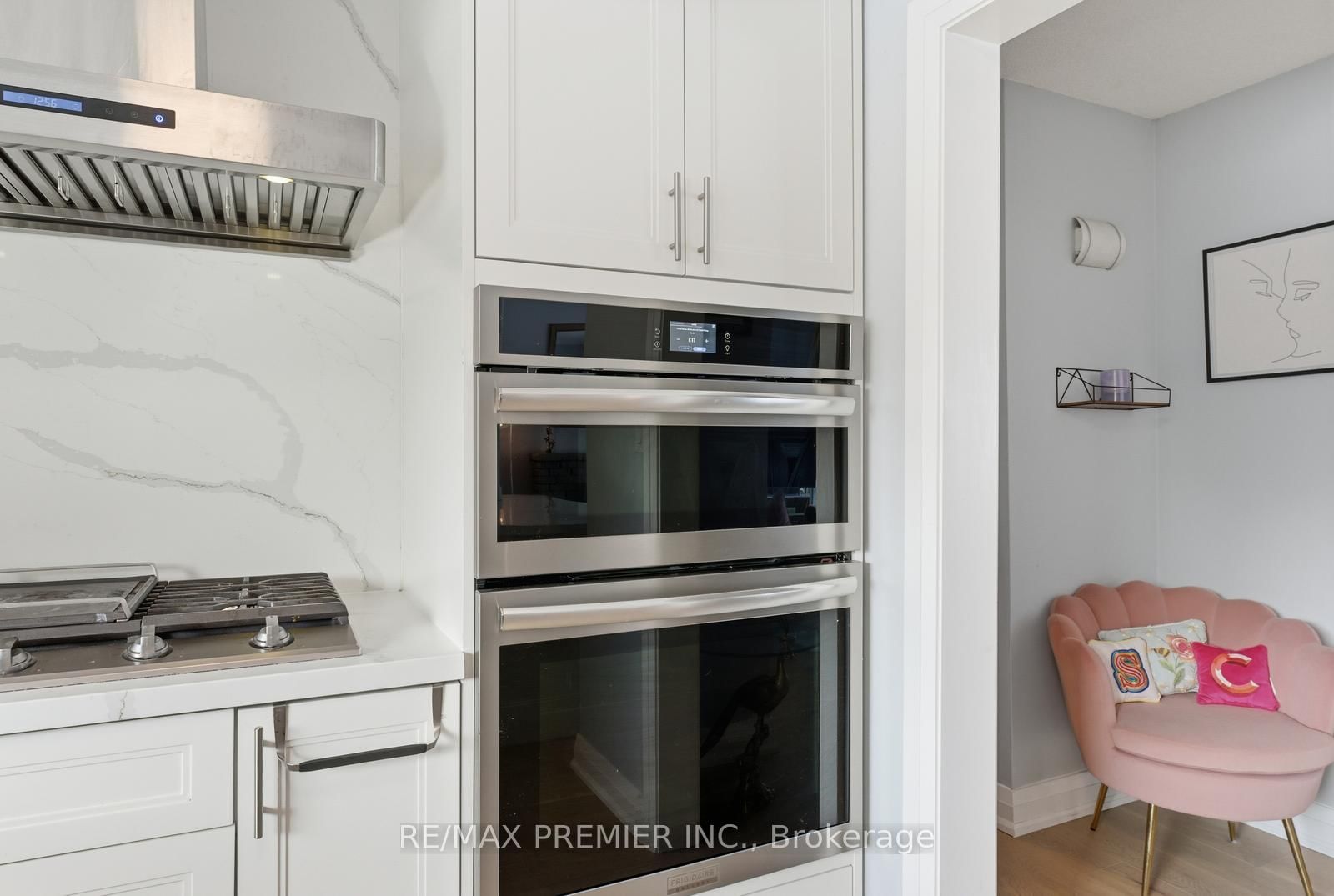 Detached House for sale at 368 Lees Lane, Oakville, Ontario, L6L 4S5 - West - MLS: W12896508