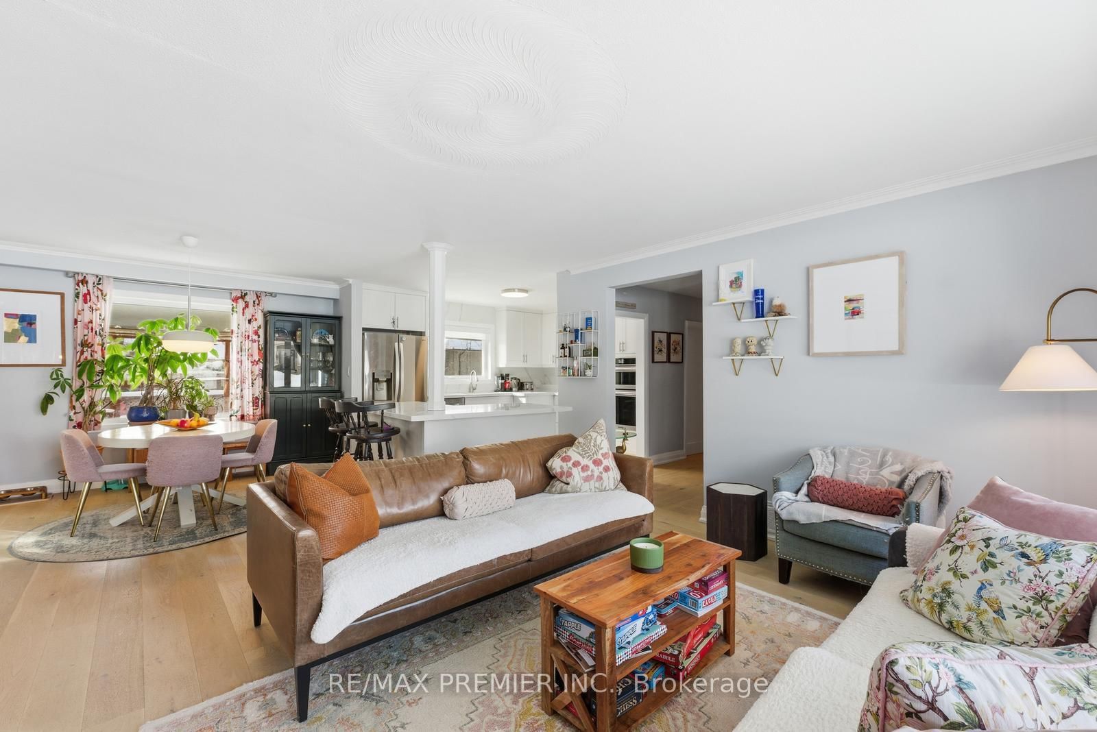 Detached House for sale at 368 Lees Lane, Oakville, Ontario, L6L 4S5 - West - MLS: W12896508