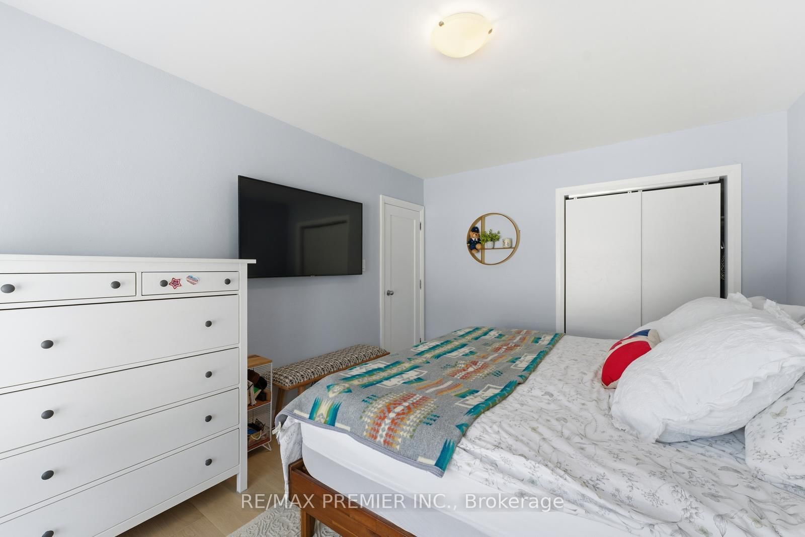 Detached House for sale at 368 Lees Lane, Oakville, Ontario, L6L 4S5 - West - MLS: W12896508