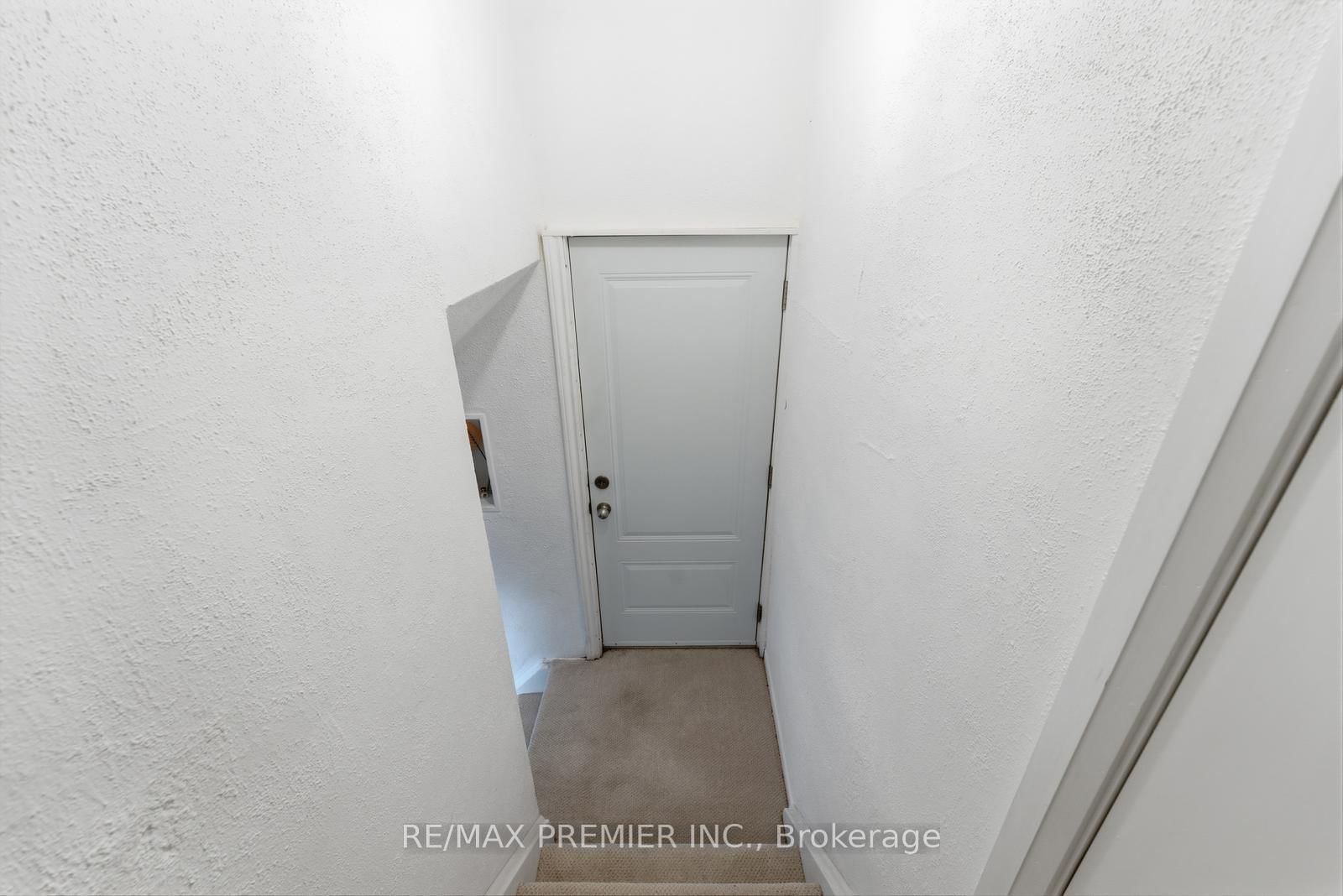 Detached House for sale at 368 Lees Lane, Oakville, Ontario, L6L 4S5 - West - MLS: W12896508