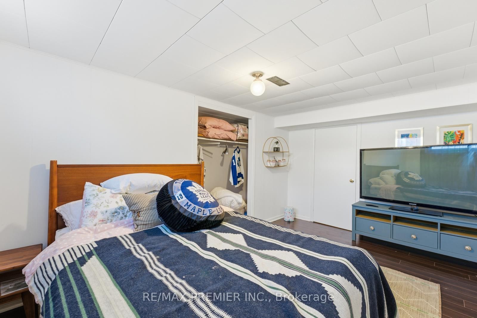 Detached House for sale at 368 Lees Lane, Oakville, Ontario, L6L 4S5 - West - MLS: W12896508