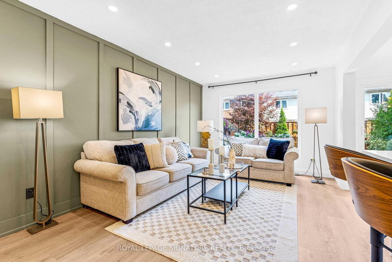 home for lease on 5273 Banting Court E