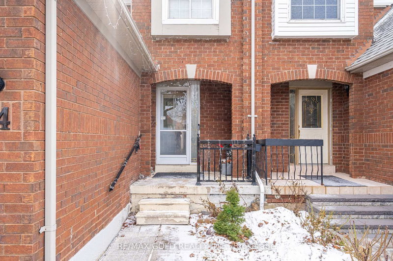 94 Bighorn Cres, Brampton, L6R 1G7 | Image 2