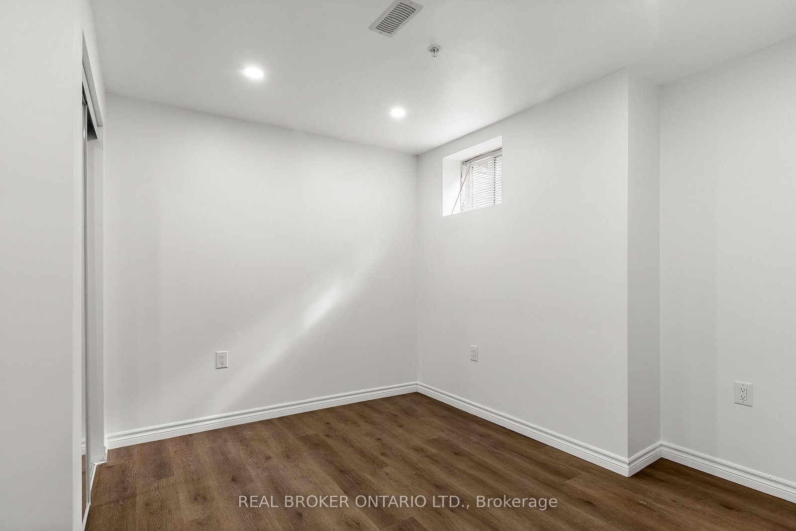 Detached House for lease at Basement-392 Clarkson Gate, Milton, Ontario, L9E 0B8 - Ford - MLS: W12896756