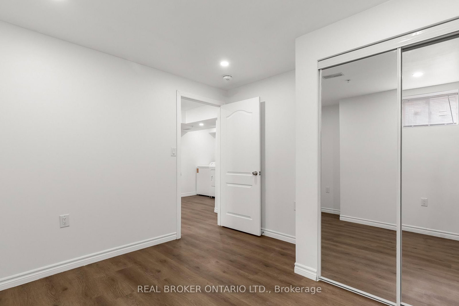 Detached House for lease at Basement-392 Clarkson Gate, Milton, Ontario, L9E 0B8 - Ford - MLS: W12896756