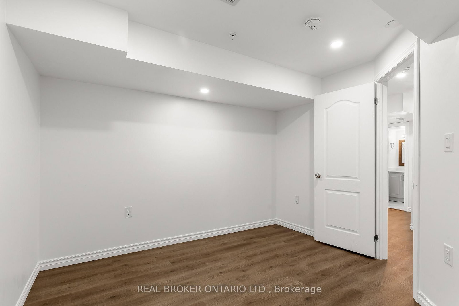 Detached House for lease at Basement-392 Clarkson Gate, Milton, Ontario, L9E 0B8 - Ford - MLS: W12896756