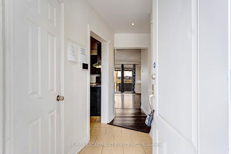 16 Woodward Ave, Brampton, L6V 1K1 | Image 3