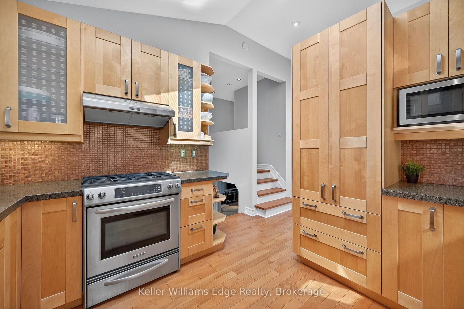 Detached House for sale at 400 Sunset Drive, Oakville, Ontario, L6L 3N2 - West - MLS: W12897010