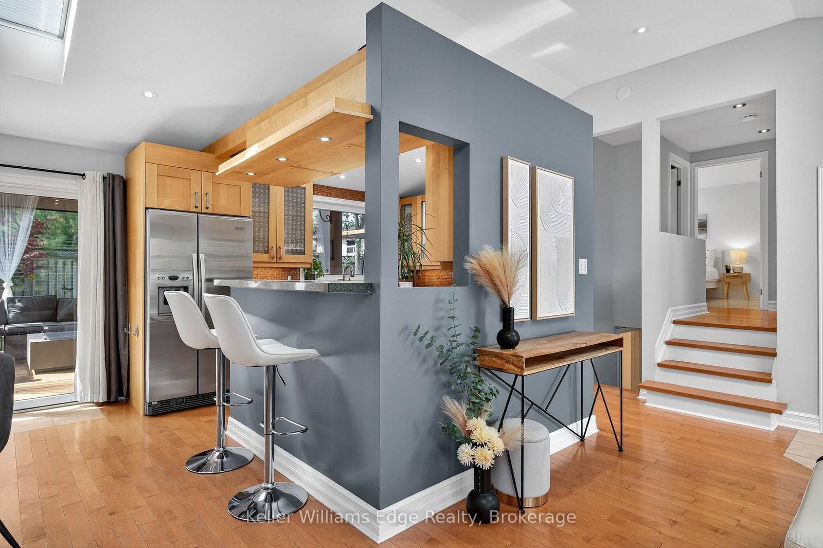 Detached House for sale at 400 Sunset Drive, Oakville, Ontario, L6L 3N2 - West - MLS: W12897010