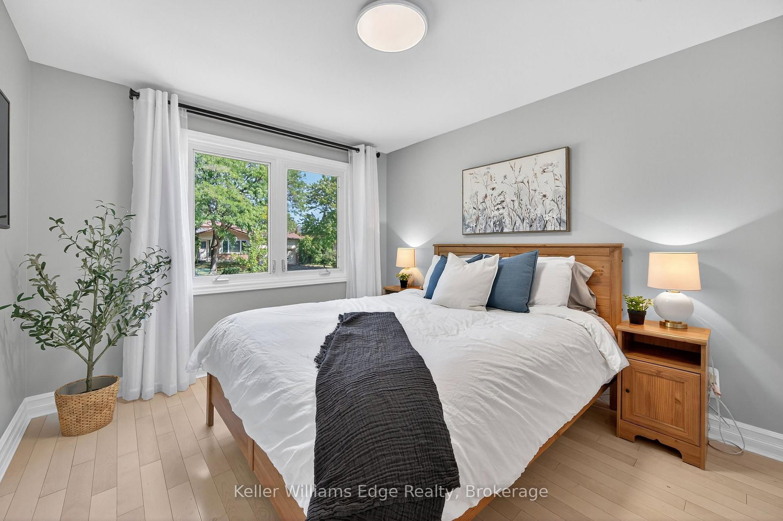 Detached House for sale at 400 Sunset Drive, Oakville, Ontario, L6L 3N2 - West - MLS: W12897010