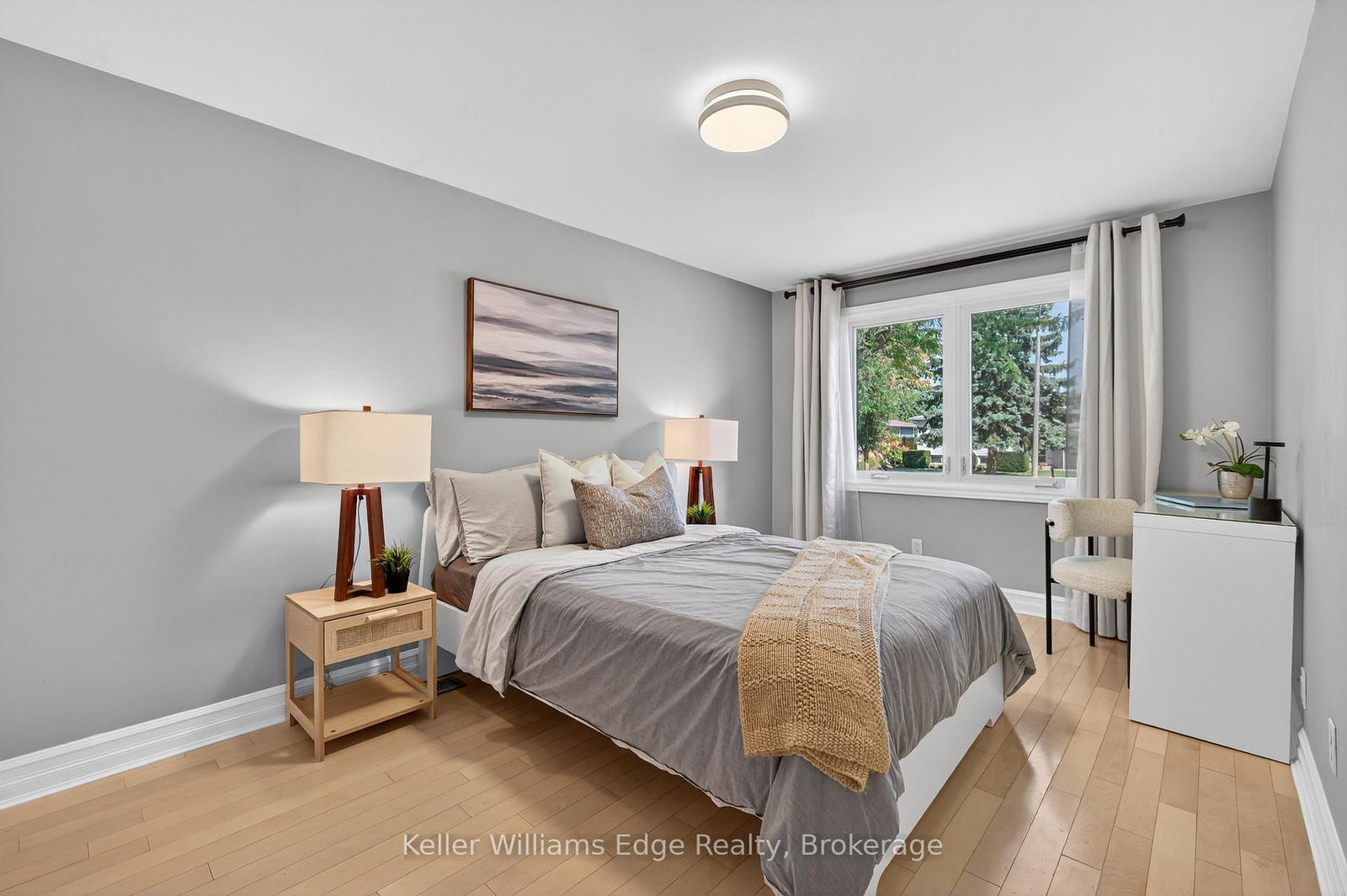 Detached House for sale at 400 Sunset Drive, Oakville, Ontario, L6L 3N2 - West - MLS: W12897010