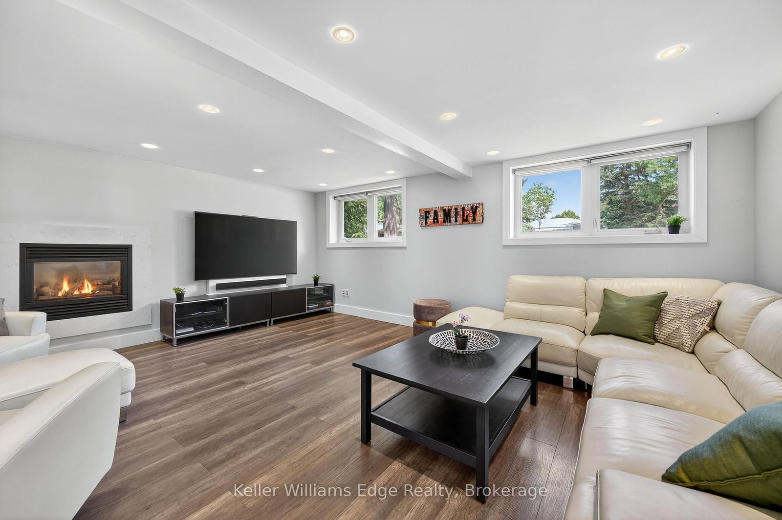 Detached House for sale at 400 Sunset Drive, Oakville, Ontario, L6L 3N2 - West - MLS: W12897010