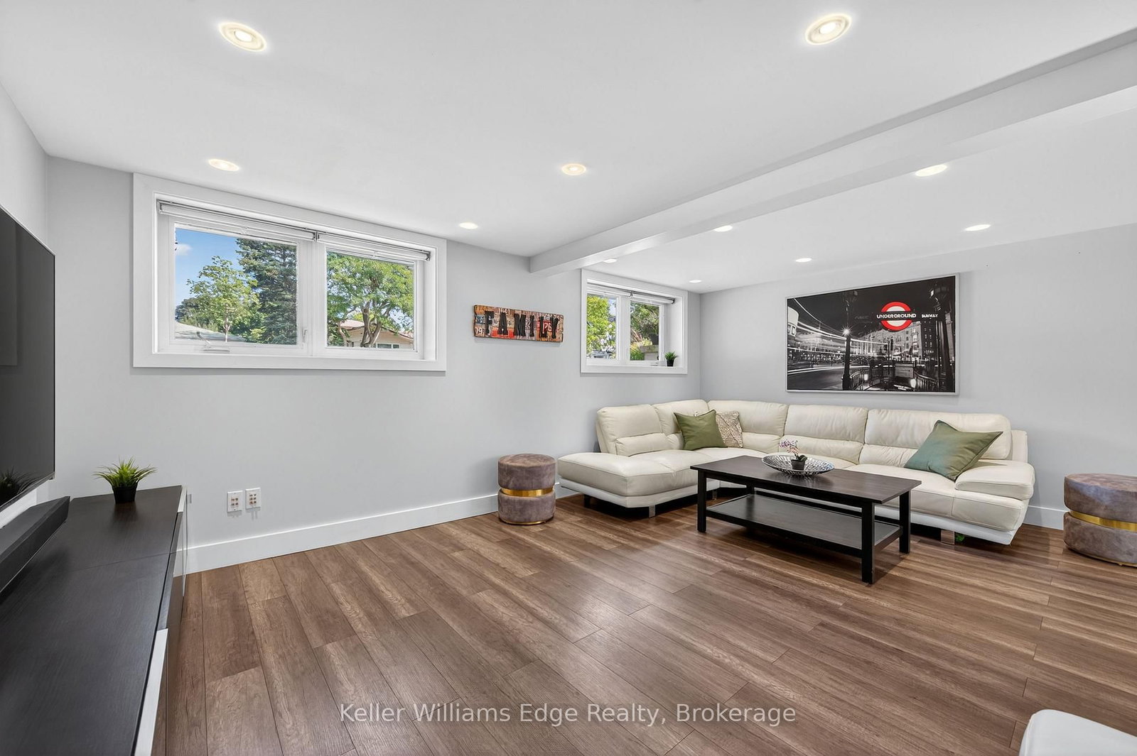 Detached House for sale at 400 Sunset Drive, Oakville, Ontario, L6L 3N2 - West - MLS: W12897010