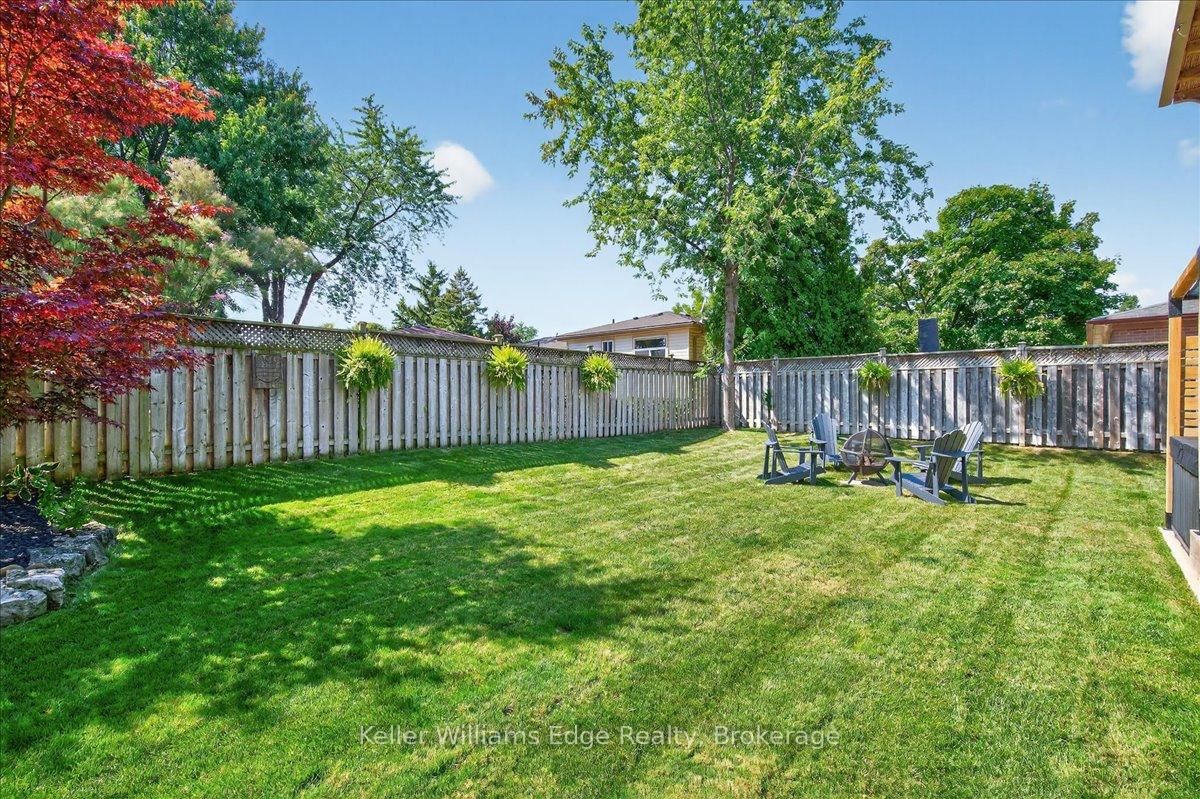 Detached House for sale at 400 Sunset Drive, Oakville, Ontario, L6L 3N2 - West - MLS: W12897010