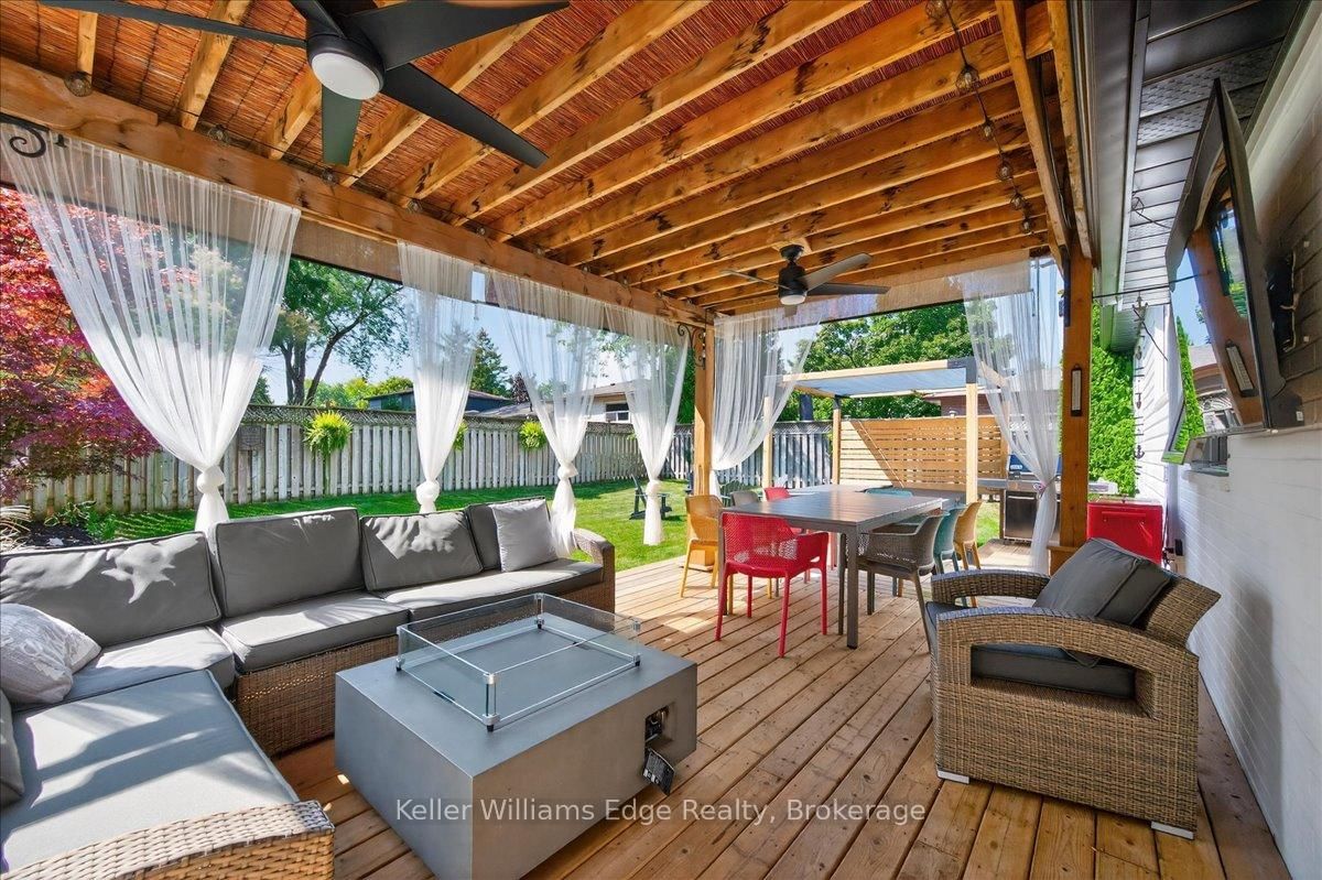 Detached House for sale at 400 Sunset Drive, Oakville, Ontario, L6L 3N2 - West - MLS: W12897010