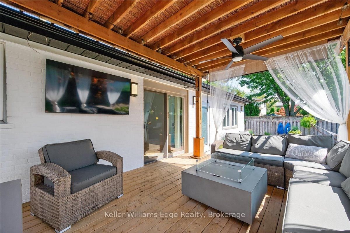 Detached House for sale at 400 Sunset Drive, Oakville, Ontario, L6L 3N2 - West - MLS: W12897010