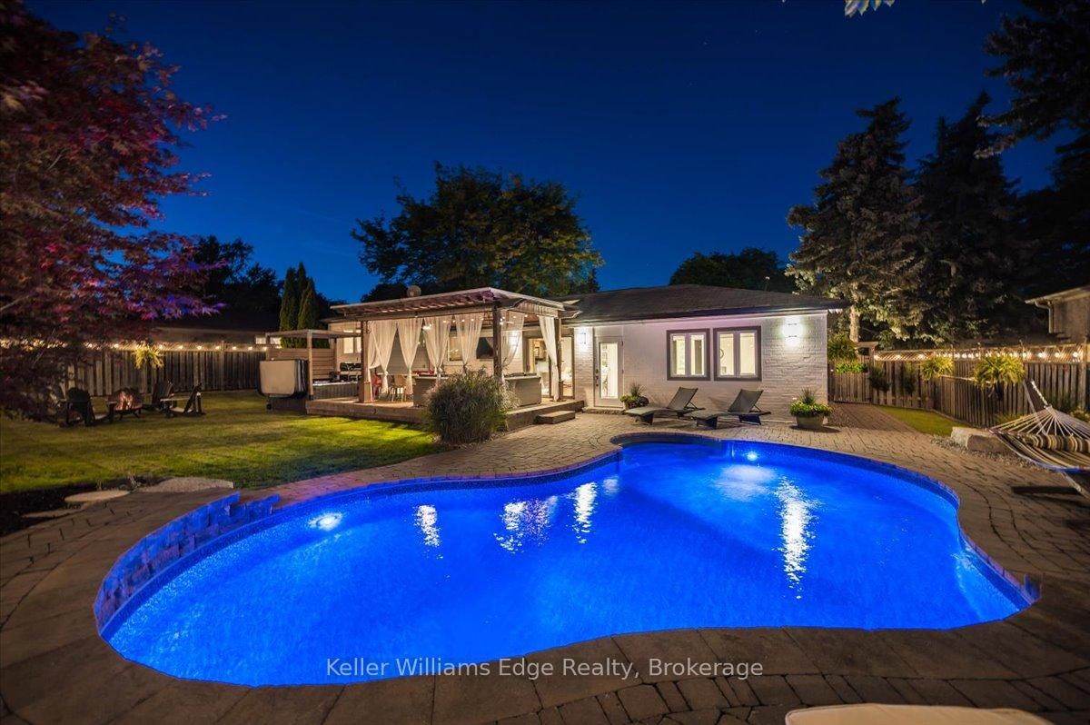 Detached House for sale at 400 Sunset Drive, Oakville, Ontario, L6L 3N2 - West - MLS: W12897010