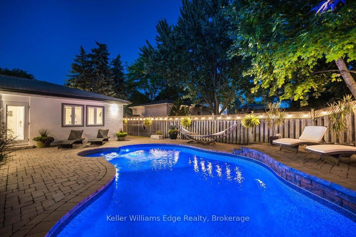 Detached House for sale at 400 Sunset Drive, Oakville, Ontario, L6L 3N2 - West - MLS: W12897010